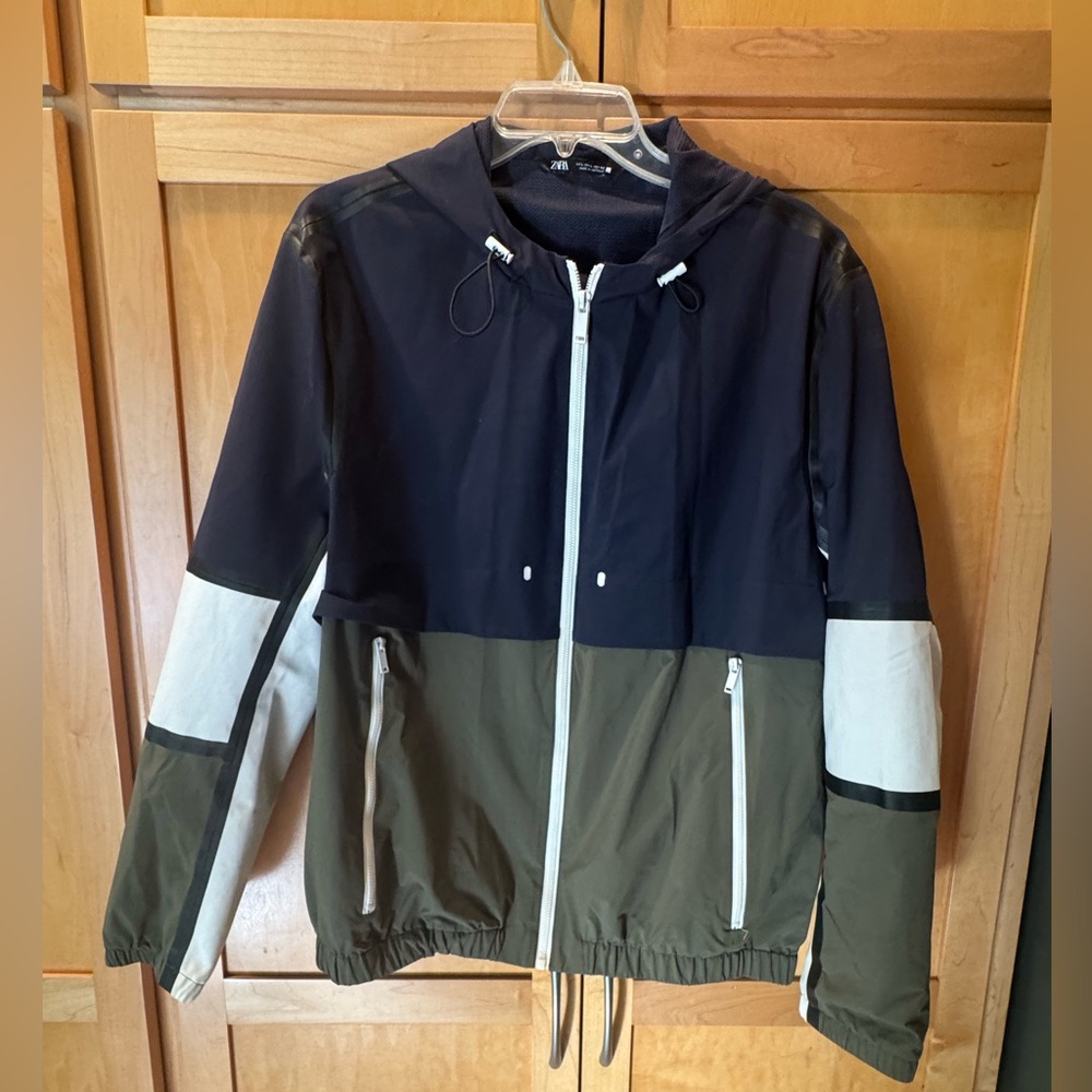 ZARA Men's Colorblock Jacket - Navy, Olive, and White with hood in sz L